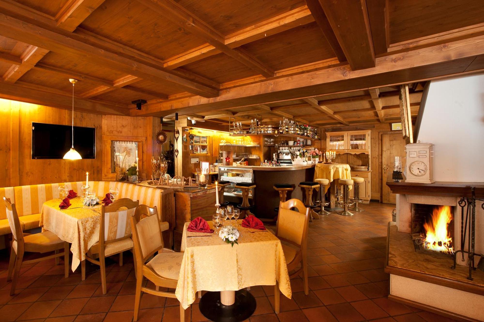 Hotel Italia Corvara In Badia Exterior photo