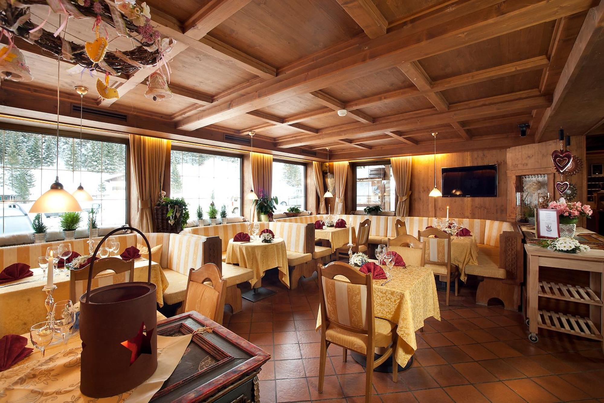 Hotel Italia Corvara In Badia Exterior photo