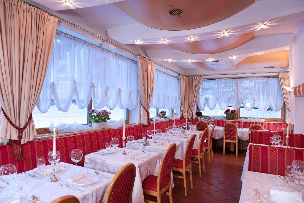 Hotel Italia Corvara In Badia Exterior photo